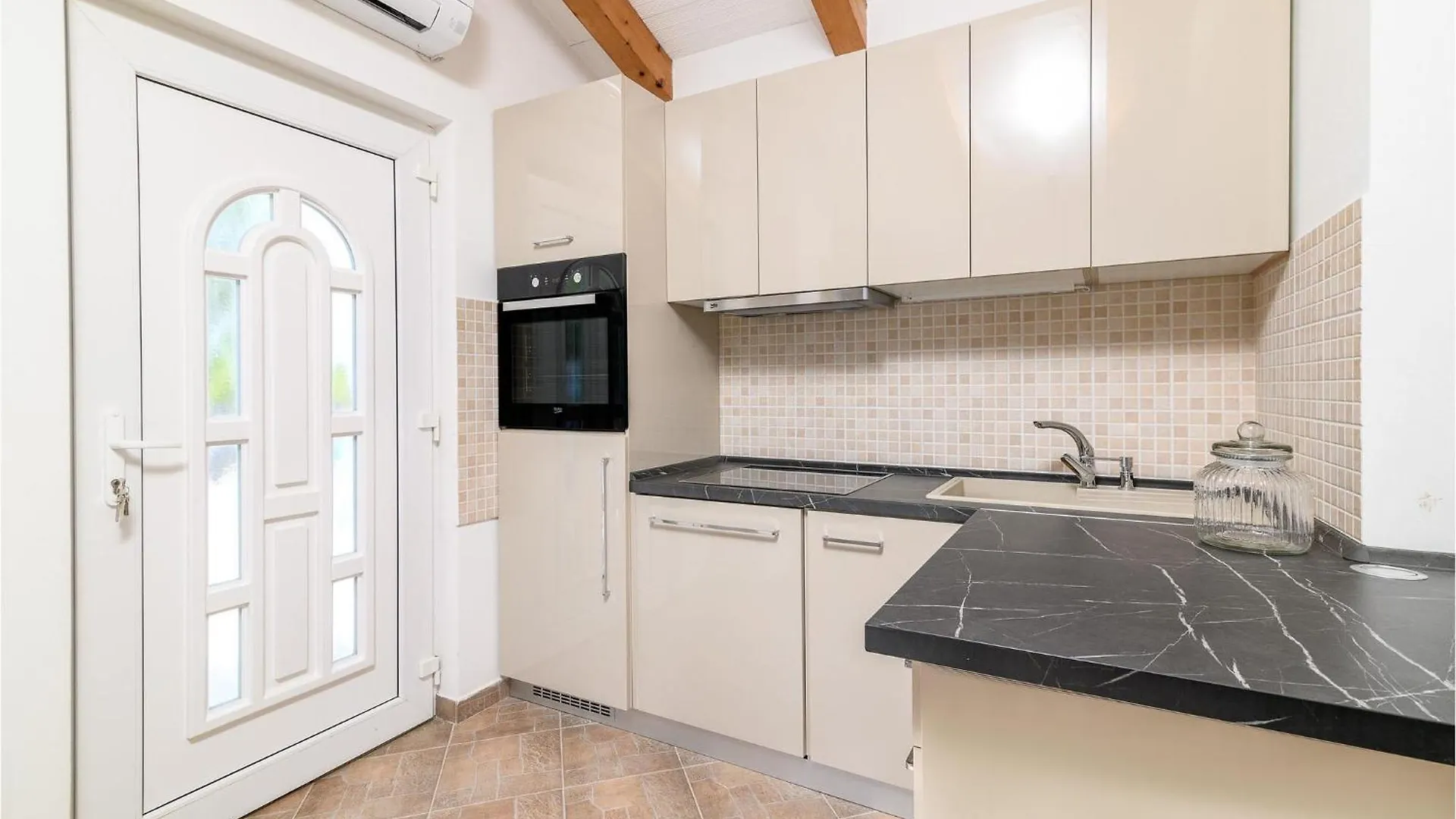 Holiday home Lovely Home In Medulin With Kitchen